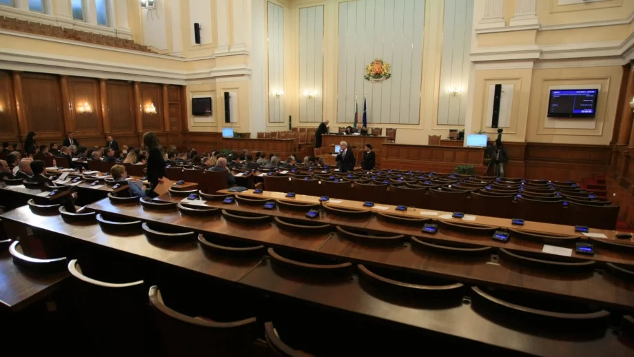 На първо четене: Нелегалното производство на цигари и алкохол става престъпление