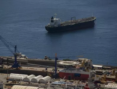 Отвлечен танкер в Оманския залив изглежда се насочва към Иран
