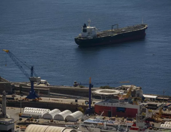 Бургаският съд не позволи на скандална българска компания да вземе танкера "Бадр"