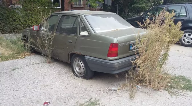 Старите коли по софийските улици - загрозяват или разказват истории