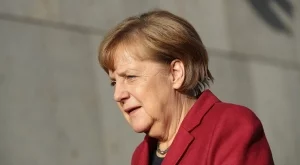 Меркел почивала в България и носила контрабандно валута