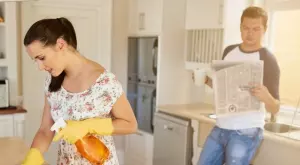 Женски виц за 26 октомври 2023: Жена се прибира от работа