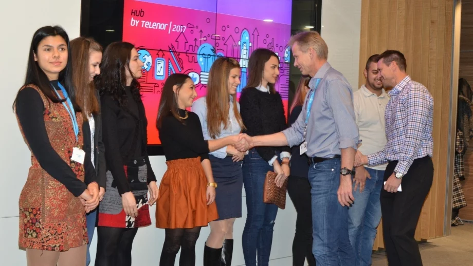 Десет младежи започват стажа си в програмата Hub by Telenor