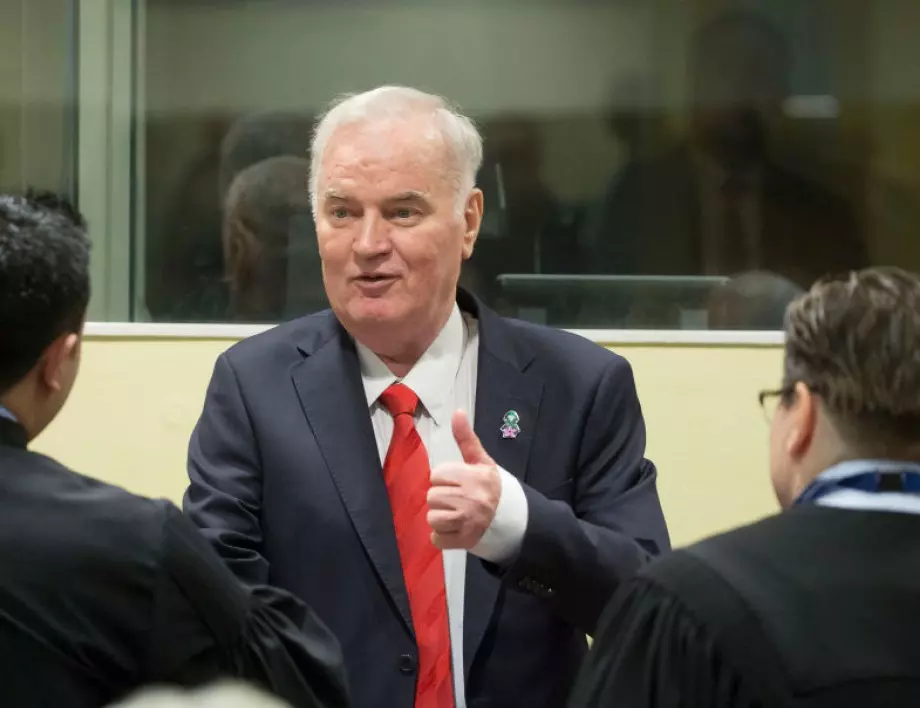 Защитата на Ратко Младич иска отлагане на присъдата му за военни престъпления