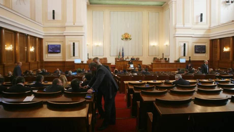 Парламентът одобри затягане на правилата за социални помощи