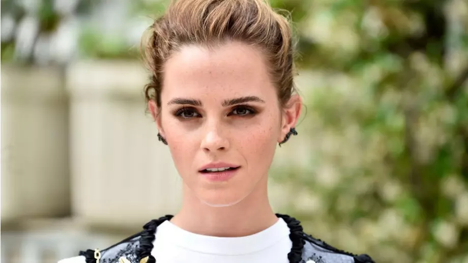 6 звезди разкриват какво носят в дамската си чанта