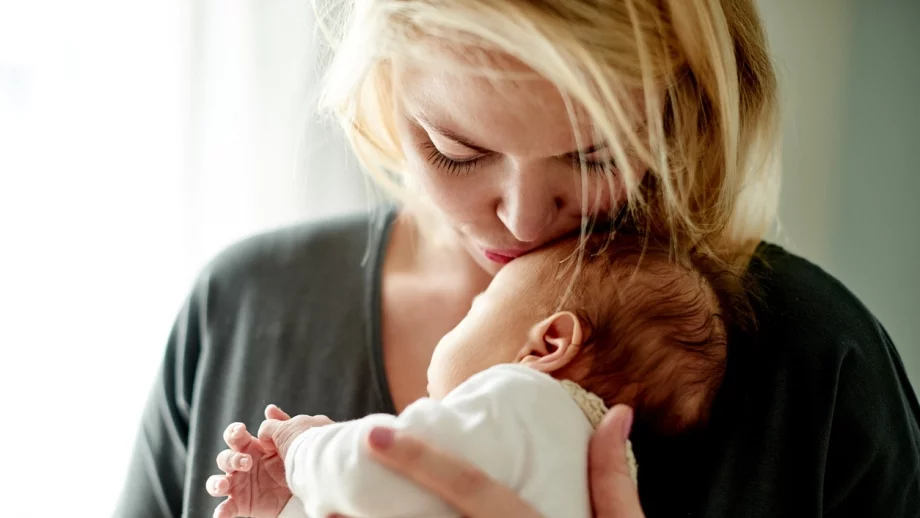 CNN: Най-дългото платено майчинство в света е в България