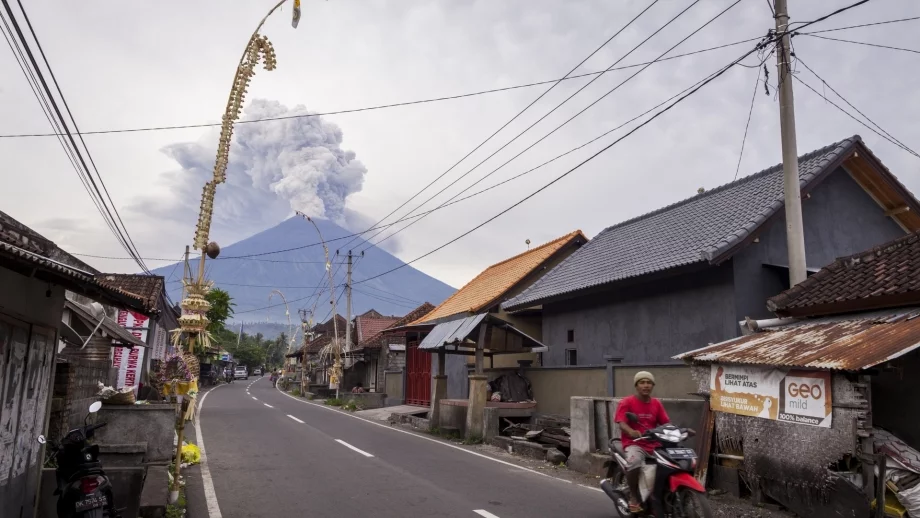 Летището в Бали вече е отворено 