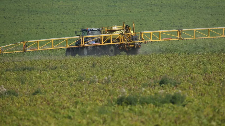 Франция призова ЕС да преполови разрешените пестициди в земеделието