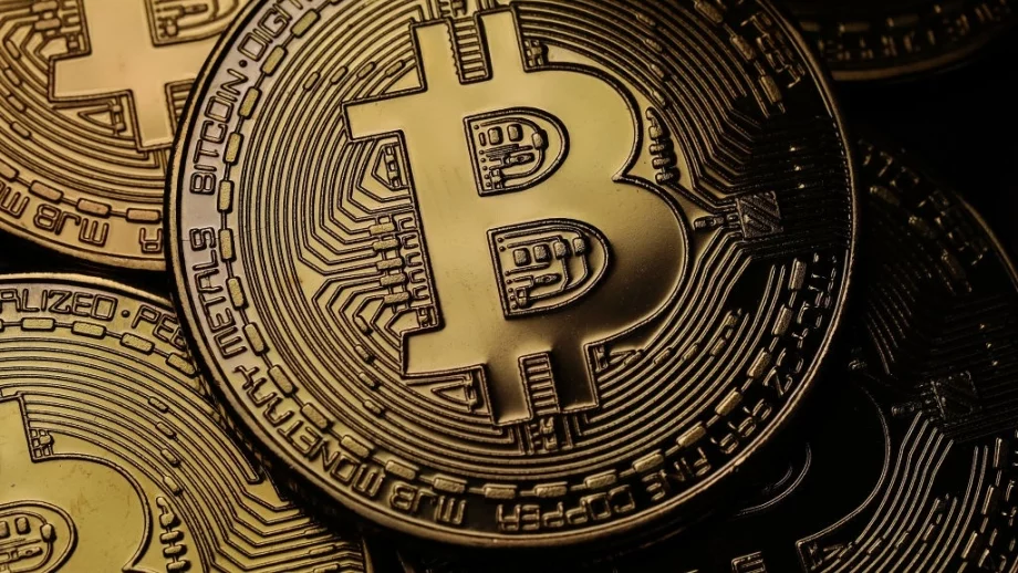 Биткойнът вече е над 14 000 долара