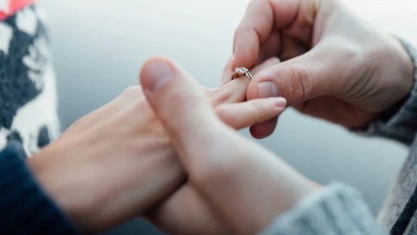 4-те зодии, на които ще предложат БРАК през декември