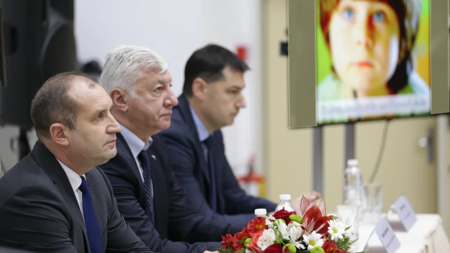 Радев даде старт на кампанията "Българската Коледа"