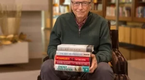 Бил Гейтс сподели кои са 5-те му любими книги за 2017 г. 