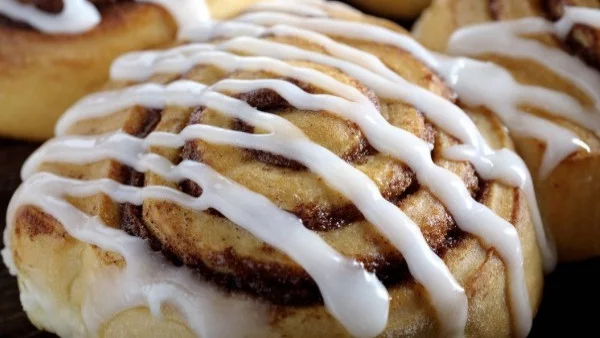 Канелени рулца с глазура