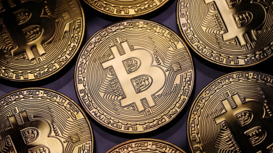 Най популярната криптовалута bitcoin се срина с 30 само за ден