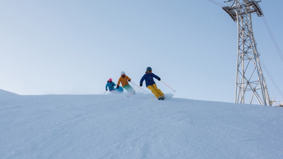 Много европейци обикновено се отправят към ски пистите преди Коледа,