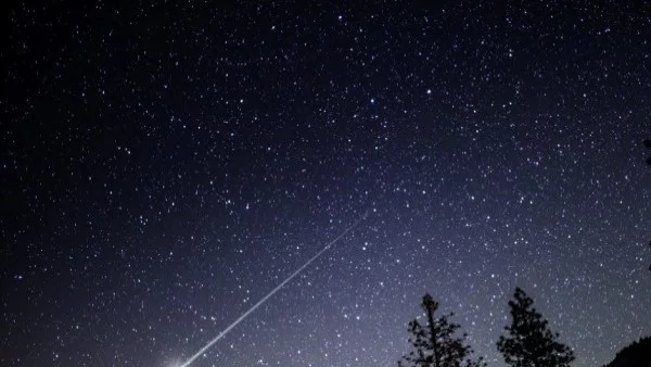 Впечатляващ дъжд от падащи звезди тази нощ