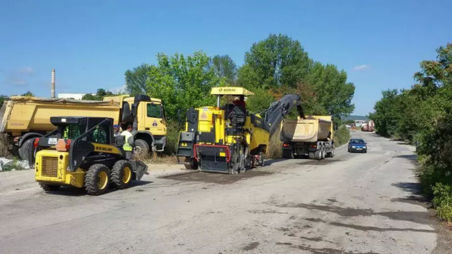 От АПИ обещават ремонтите по пътищата да не спират трафика към морето