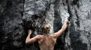 Атлети се съблякоха за добра кауза (СНИМКИ)