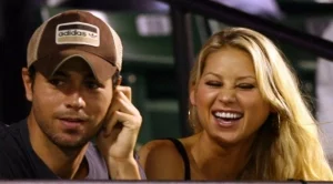 Енрике Иглесиас и Курникова чакат трето дете (снимка)