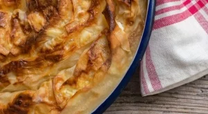 Ето защо ядем баница с късмети