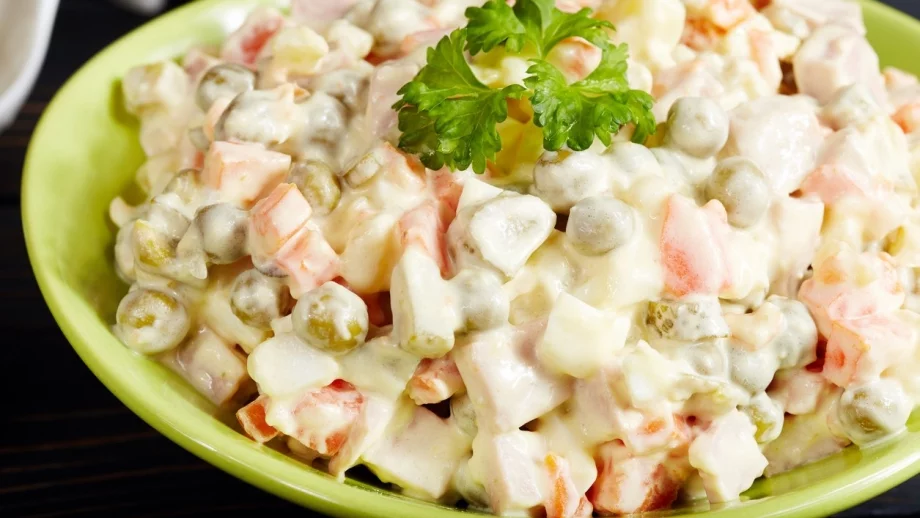 Какво има в купешките салати "Снежанка" и "Руска" - не и мляко и яйца