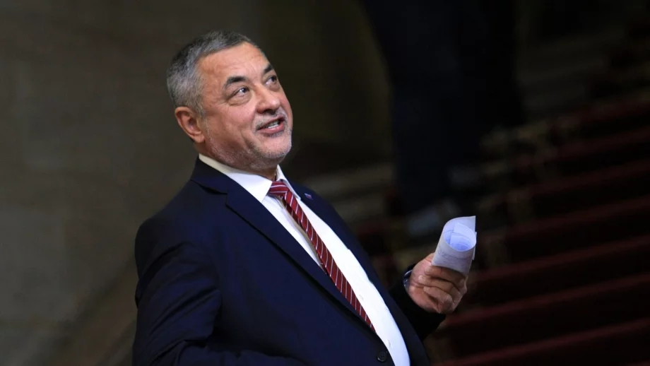 Според Валери Симеонов Cacao Beach се нарича Цацао Беацх 