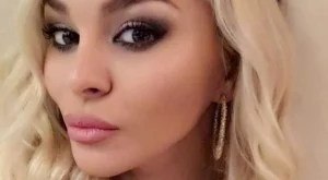 Вижте бременната Десислава без грим и пухкава (снимка)