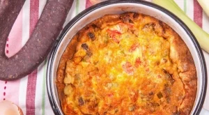 Фритата с наденица и праз