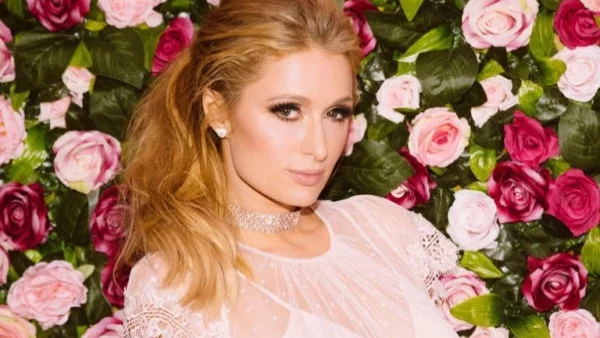 Парис Хилтън се сгоди (снимки + видео)