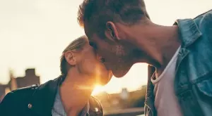 10 причини защо той ви целува на първа среща