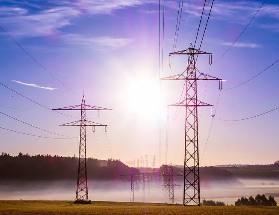 Испания одобри пакет от мерки за защита на потребителите срещу скока на цените на тока 