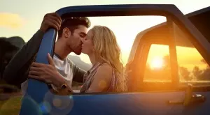 7 типа целувки, по които мъжете са луди