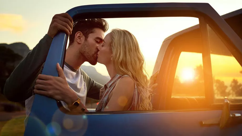 Как се целува всяка зодия