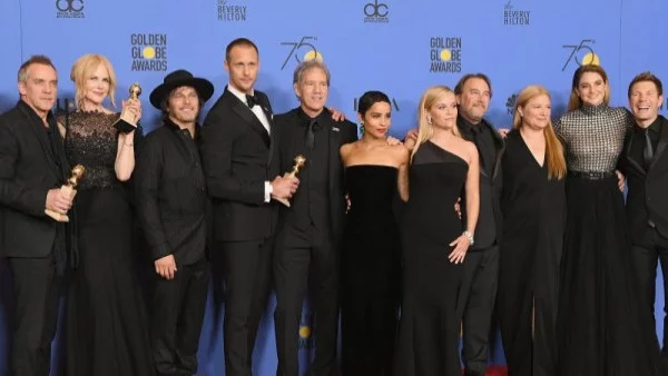 Продават черни тоалети от Златните глобуси на търг