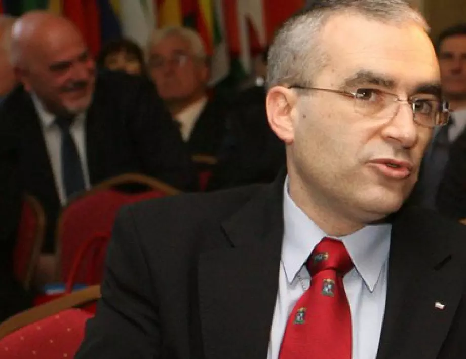 Димитър Цанчев: За първи път страна-кандидат за ЕС не се отказва от държавотворната си комунистическа идеология