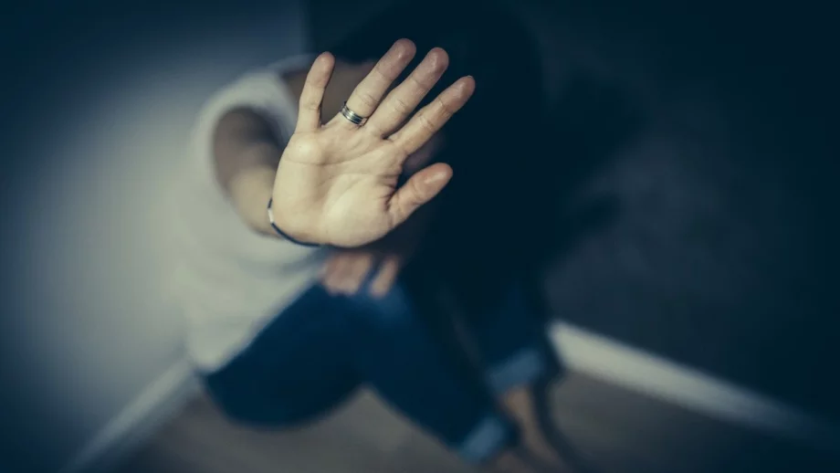 350 000 българи смятат за нормално мъжът да бие жена си