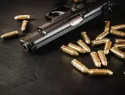 Пистолет падна от джоба на учител по време на час