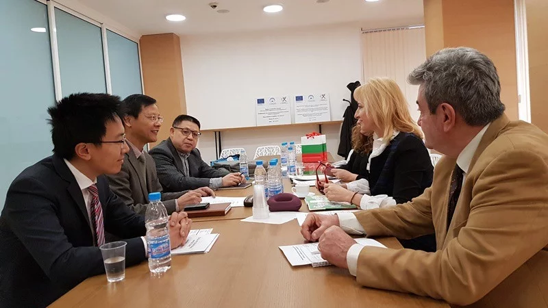 Китай кани български фирми на първото изложение за вносни стоки