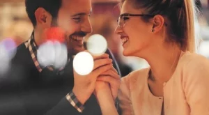 Ето какво се случва с тялото ни, когато флиртуваме