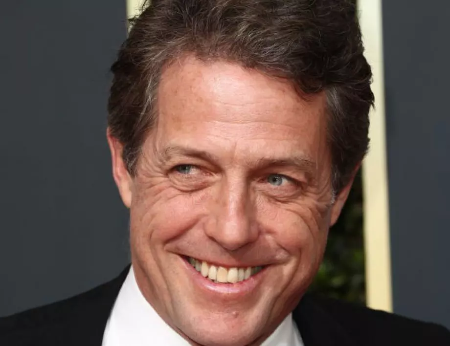 Хю Грант е бил преследван от мъж с костюм на хотдог (ВИДЕО)