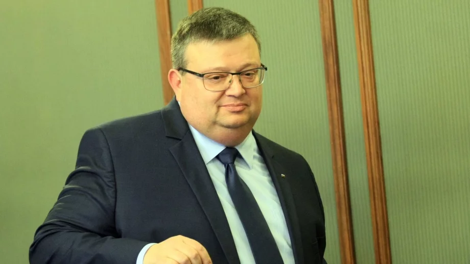 Цацаров иска от ДАНС данни за висши чиновници, недекларирали сметки и имоти