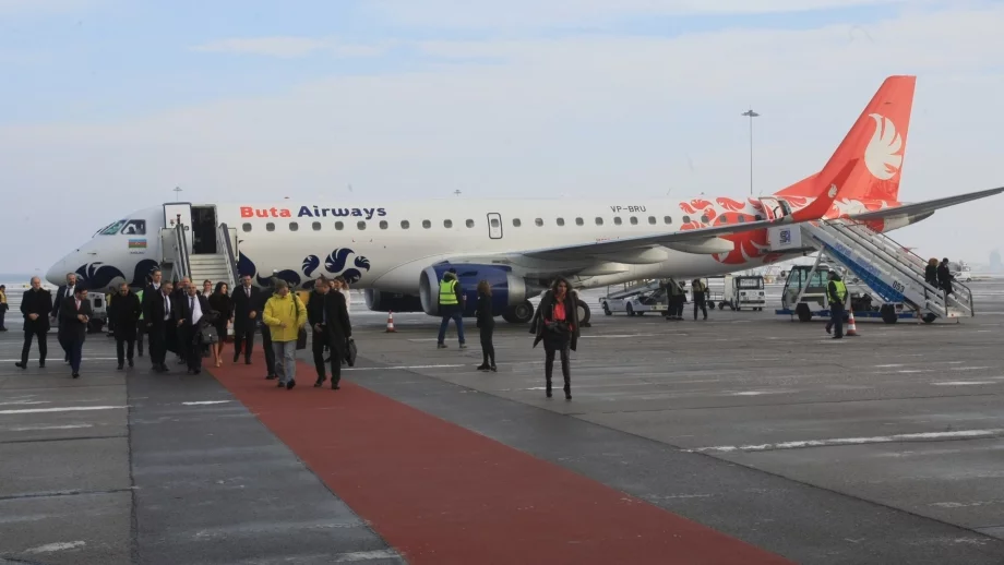 Осъществен бе първият полет по новата авиолиния Баку-София