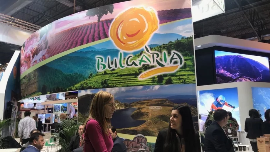 Ангелкова откри българския щанд на изложението FITUR в Мадрид 