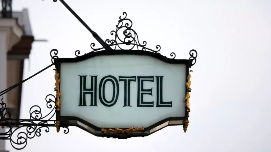 Приходите от нощувки у нас скачат с 37% през април