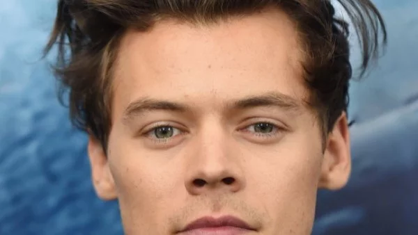 Хари Стайлс става Джеймс Бонд?