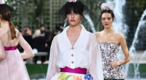 Нежност и цветя от Chanel за Пролет/Лято 2018