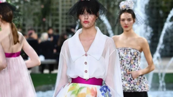 Нежност и цветя от Chanel за Пролет/Лято 2018