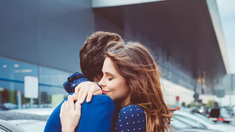 Има хора, в чиито прегръдки се чувстваш като у дома си