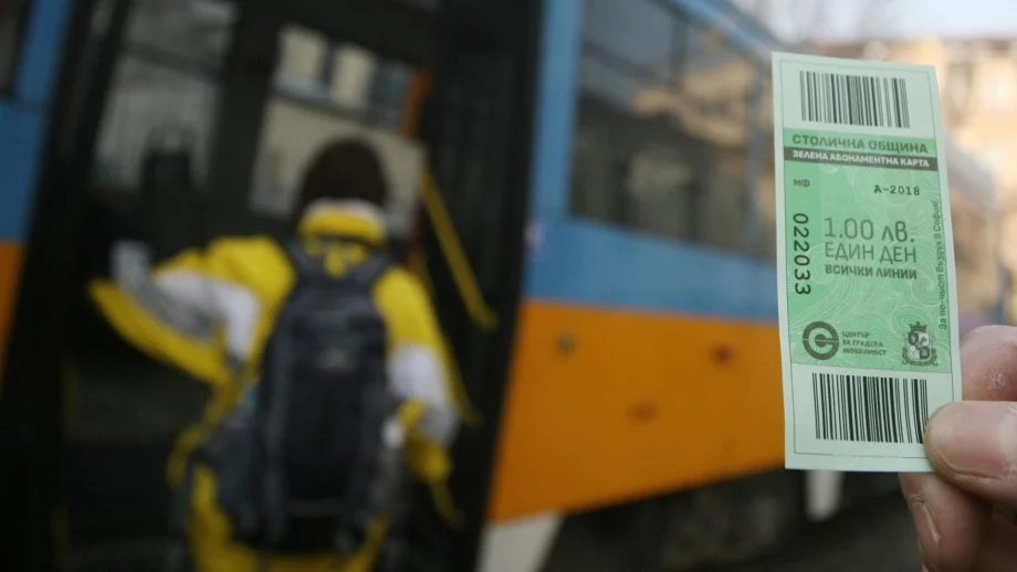 Електронните табла по спирките ще съобщават за зеления билет